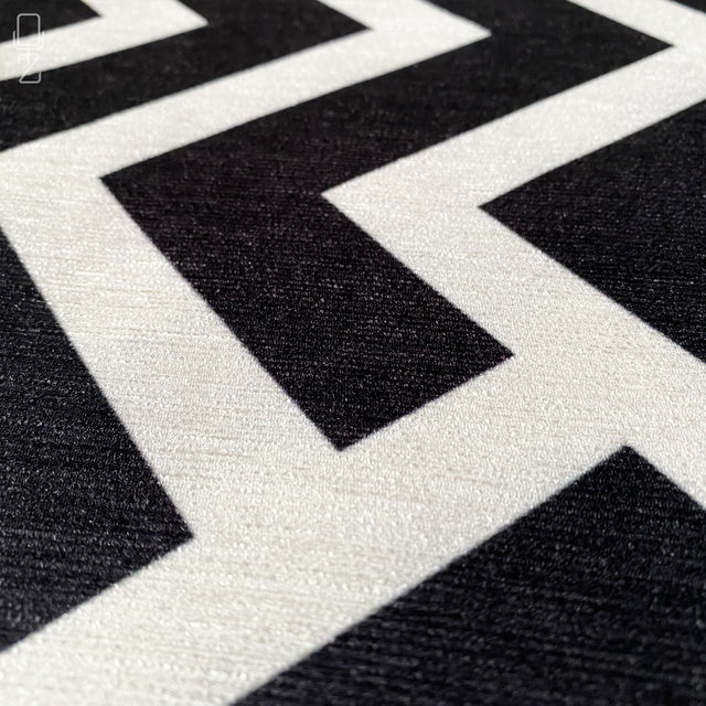 Black & White Zig Zag Pattern Pillow Cover