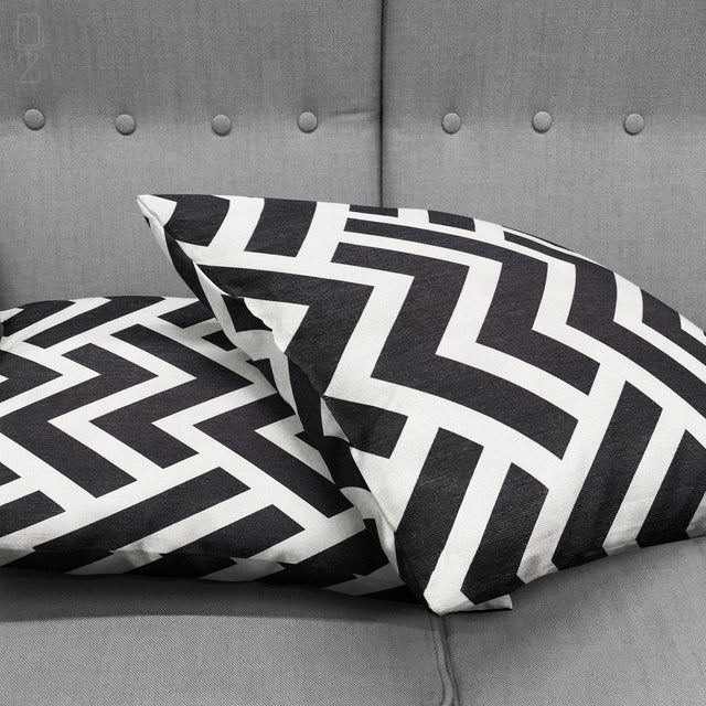 Black & White Zig Zag Pattern Pillow Cover