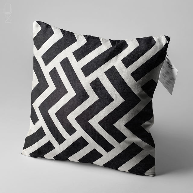 Black & White Zig Zag Pattern Pillow Cover