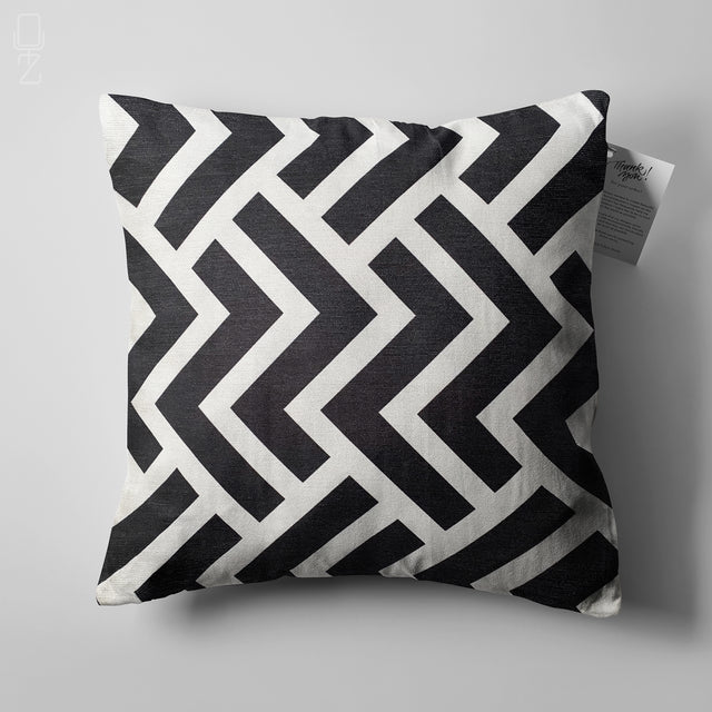 Black & White Zig Zag Pattern Pillow Cover