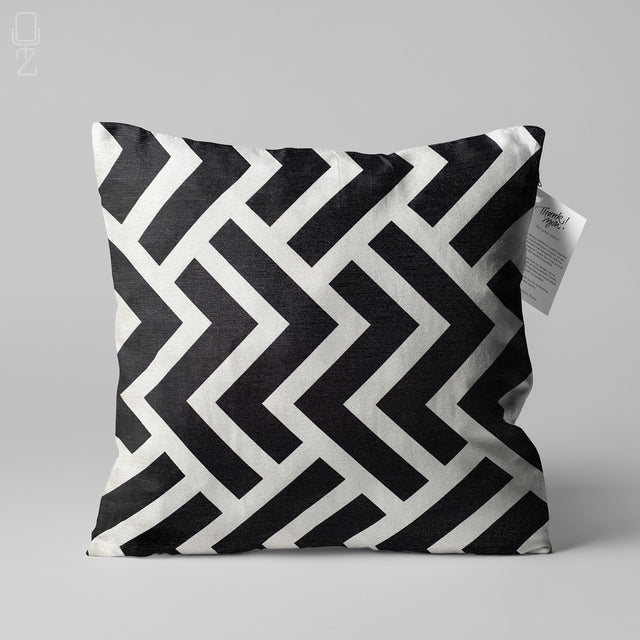 Black & White Zig Zag Pattern Pillow Cover