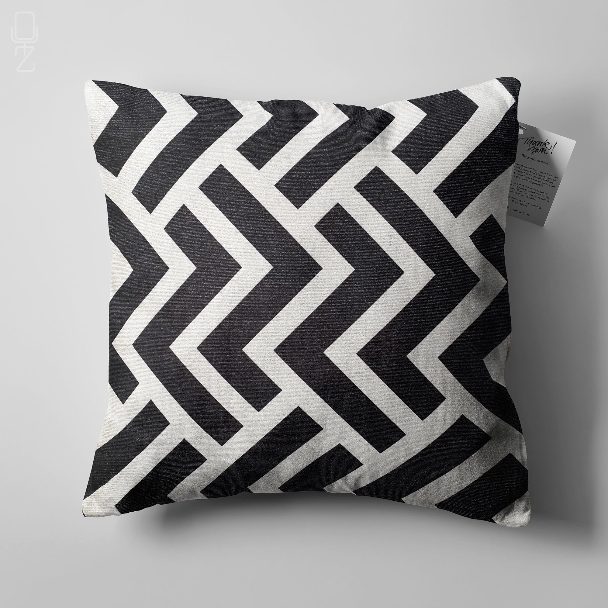 Black and white 2024 zig zag cushion